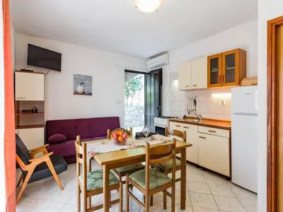 Kuhinja ili čajna kuhinja u objektu Apartments Villa Pelegrin - Studio Apartment with Sea View Apartment