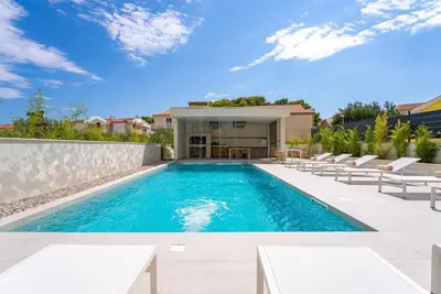 Bazen u objektu Holiday Resort Almissum - Luxury 11-bedroom villa ili u blizini