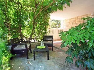 Vrt u objektu Apartment Zorica - One Bedroom Apartment with Terrace ST