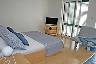 TV i/ili zabavni centar u objektu Apartmani Makarska 1