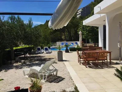 Bazen u objektu Apartments Lovic ili u blizini