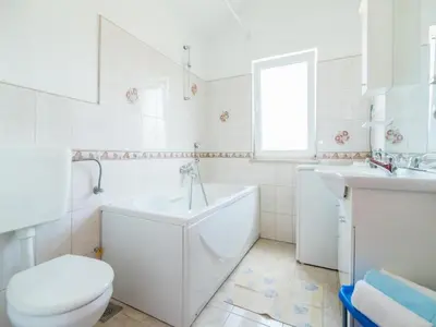 Kupaonica u objektu Apartments Ana & Bogdan - One Bedroom Apartment with Balcony and Sea View A2 ST