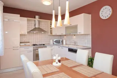 Kuhinja ili čajna kuhinja u objektu Deluxe Jelsa