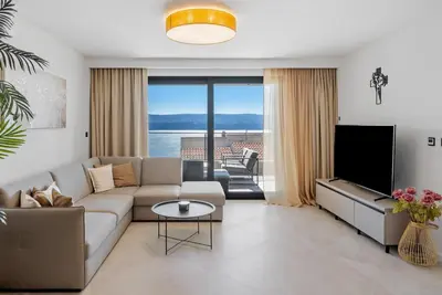 TV i/ili zabavni centar u objektu NEW Seaview Villa Gabriel with private heated pool and a Hot-tub