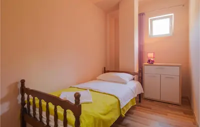 Krevet ili kreveti u jedinici u objektu Four-Bedroom Holiday Home Kucice With A Fireplace 09
