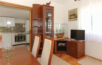 Kuhinja ili čajna kuhinja u objektu Three-Bedroom Apartment Omis With Sea View 07