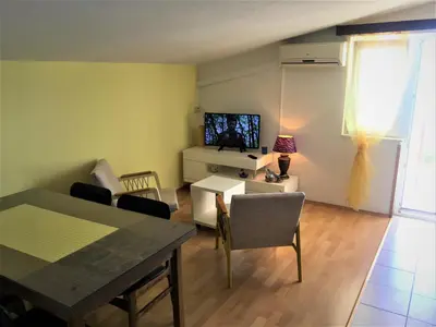 TV i/ili zabavni centar u objektu Apartmani STANIĆ - Coastal Comfort Beach Apartments