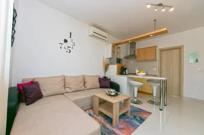 Kuhinja ili čajna kuhinja u objektu Apartman Brela 8