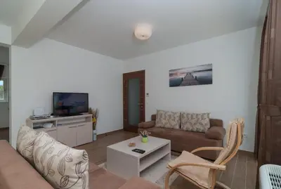 TV i/ili zabavni centar u objektu Dinoti Villas