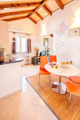 Kuhinja ili čajna kuhinja u objektu Apartmani Rita