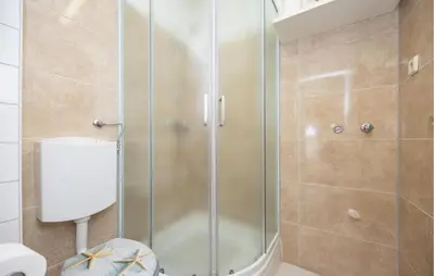 Kupaonica u objektu 2 Bedroom Awesome Apartment In Dugi Rat