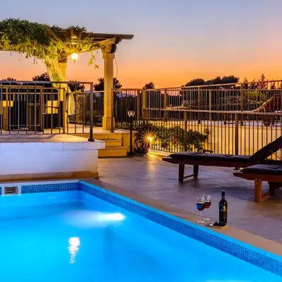 Villa Julia with heated pool and hot tub