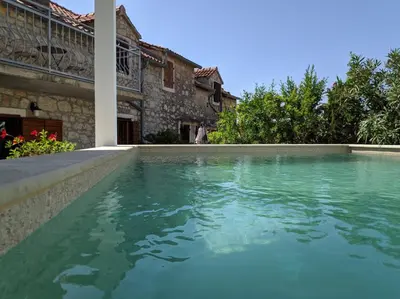 Bazen u objektu Villa Moro House ili u blizini