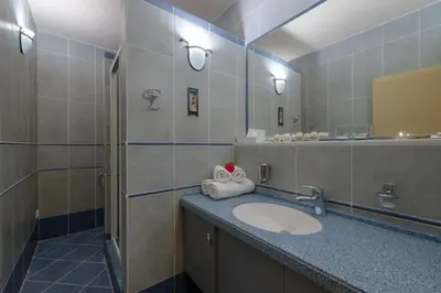 Kupaonica u objektu Majestic Tranquil Villa with Stunning Panoramic View