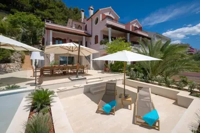 Bazen u objektu Majestic Tranquil Villa with Stunning Panoramic View ili u blizini