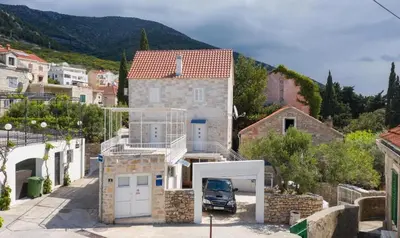 Pogled na planine ili pogled na planine iz vikendica