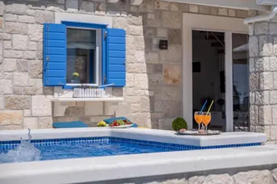 Bazen u objektu Charming Villa with Pool ili u blizini