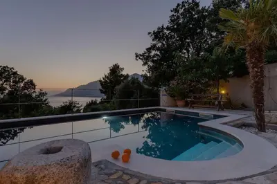 Bazen u objektu Villa Relax Brela - Makarska Exklusiv ili u blizini