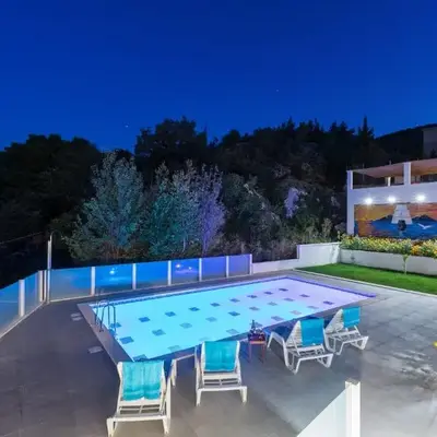 Lux apartment Sara with heated pool and jacuzzi