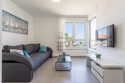 TV i/ili zabavni centar u objektu Ferienwohnung in Podstrana-Sv Martin mit Balkon, Klimaanlage, W-LAN, Waschmaschine 4777-2