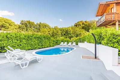 Bazen u objektu Luxury apartment Irina with private heated pool ili u blizini