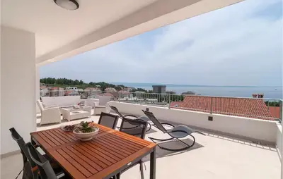 Balkon ili terasa u objektu Lovely Apartment In Podstrana With Lake View