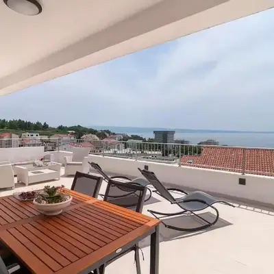 Lovely Apartment In Podstrana With Lake View