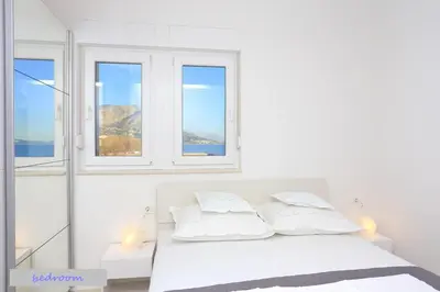 Krevet ili kreveti u jedinici u objektu Apartment with a sea View No 10, first row by the sea, Beach house Ana