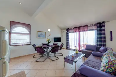 TV i/ili zabavni centar u objektu Apartments Majda