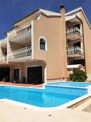 Bazen u objektu Apartments Majda ili u blizini