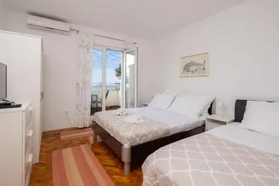 Krevet ili kreveti u jedinici u objektu Anamarie Beachfront Apartments