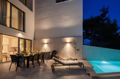 Bazen u objektu Luxury villa Manera Bol with heated pool near Zlatni Rat ili u blizini
