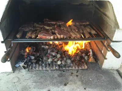 Oprema za roštilj dostupna gostima vila