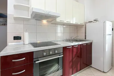 Kuhinja ili čajna kuhinja u objektu Apartments Relax Brela