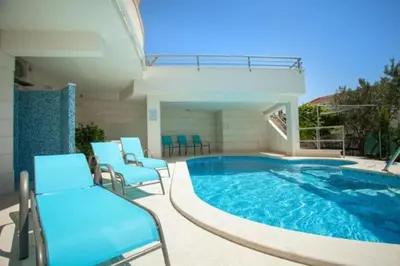Bazen u objektu Apartments Relax Brela ili u blizini