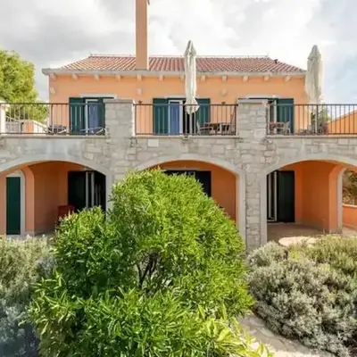 Villa Asteroídea - Tiha Mala