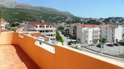 Pogled na planine ili pogled na planine iz apartmana
