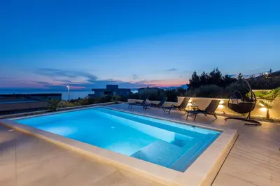 Bazen u objektu New ! Luxury Villa - RoMa 1 and 2 with two heated pool ili u blizini