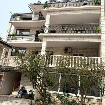 Apartments with parking space Podstrana