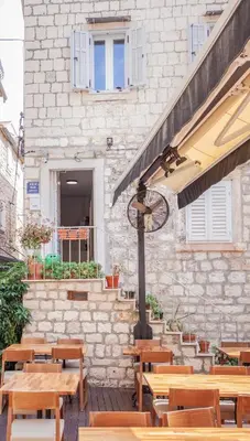 Restoran ili neka druga zalogajnica u objektu Kira Central Hvar