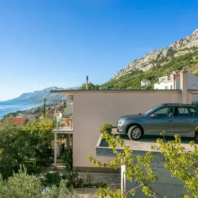 Apartments with a parking space Brela