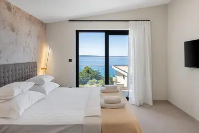 Krevet ili kreveti u jedinici u objektu Seaview Villa Libero with spa zone, pool, billiard