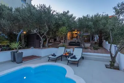 Bazen u objektu Holiday home Stari Grad - Insel Hvar 6341 ili u blizini