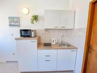 Kuhinja ili čajna kuhinja u objektu Apartments by the sea Medici, Omis - 23741