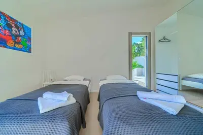 Krevet ili kreveti u jedinici u objektu Villa Pine Haven - Heated Pool, Sea Views & BBQ Terrace I Brač