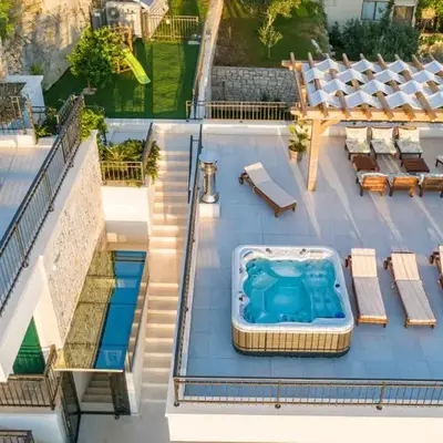 LUXE house near beach with pool