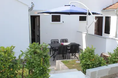 Popločani dio dvorišta ili vanjski dio objekta Apartments Salihbegovic