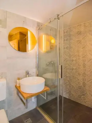 Kupaonica u objektu Mediterranean Villa With Pool