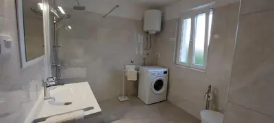 Kupaonica u objektu House Vrisnik