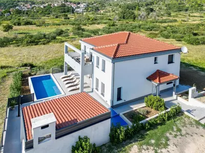 Bazen u objektu Family friendly house with a swimming pool Srinjine, Split - 23770 ili u blizini